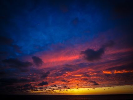 傍晚的天空,日落,大海,夕阳,余辉 傍晚的天空,日落,大海,夕阳,余辉