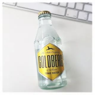 到了11点52分是schon zeitfüreinen gin补品。 irgendwo wird jetzt wohl doch happy hour sein ... #goldbergtonic #goldberg #tonicwater #gintonic #yesplease
