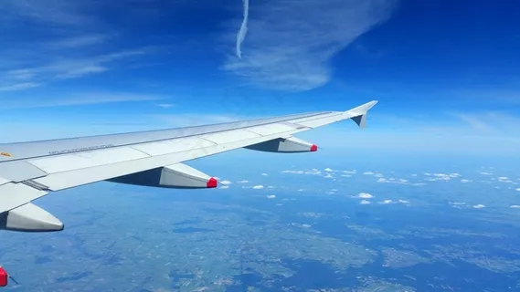机场,飞机,天空,卷积云,客机,从飞机内部的蓝色风景的地形图 机场,飞机,天空,卷积云,客机,从飞机内部的蓝色风景的地形图