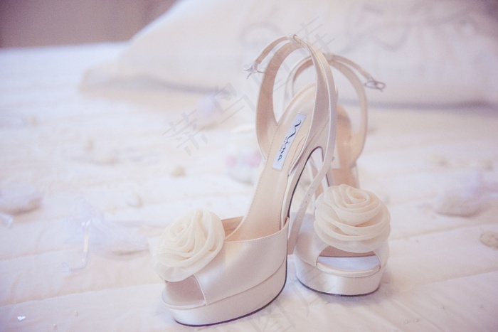 鞋子，婚纱，甜杏仁，床，精美