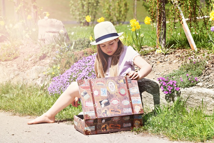 人，人类，女孩，女性，赤脚，帽子，行李