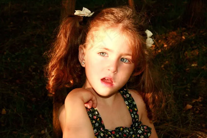 女孩，儿童，蓝眼睛，金色的头发，卷曲，循环