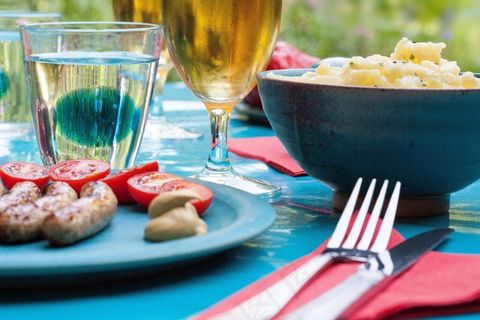 杯子,红酒杯,鸡尾酒,玻璃杯,红酒-葡萄酒,游园会桌子的食物