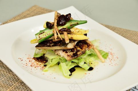 鳗鱼，生菜，菜，蘑菇