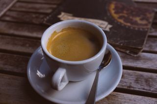 咖啡,茶,咖啡杯,咖啡杯碟,功夫茶具,咖啡杯和桌上的笔记本