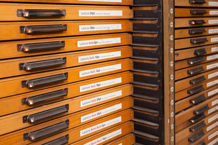 打字箱，法规，铅套，手机