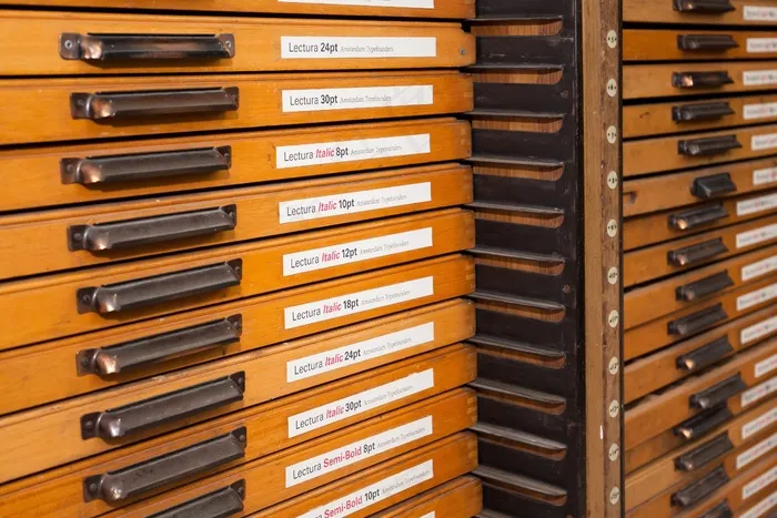 打字箱，法规，铅套，手机