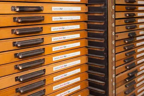 打字箱，法规，铅套，手机