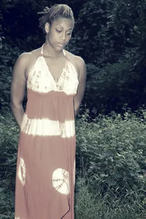 婚纱,吊带睡衣,旗袍,连衣裙,美女,考虑在公园里的年轻女子的画像