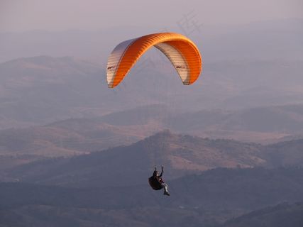 飞机,滑翔伞,滑翔基地,滑翔,救生伞,滑翔伞翻山越岭
