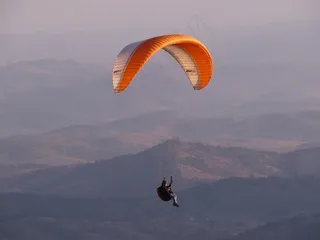 飞机,滑翔伞,滑翔基地,滑翔,救生伞,滑翔伞翻山越岭