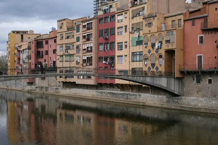赫罗纳，城市景观，建筑物，海峡，西班牙