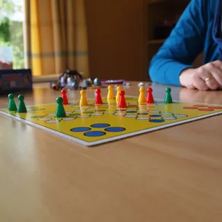 玩,棋盘游戏,典当,手,桌子,厨房 玩,棋盘游戏,典当,手,桌子,厨房