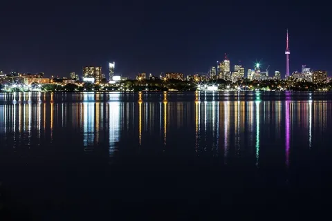 城市,天际线,海滨,夜,灯光,反射 城市,天际线,海滨,夜,灯光,反射