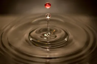 涟漪,吊坠,玻璃杯,香水,吸顶灯,波浪关闭了视图圈水