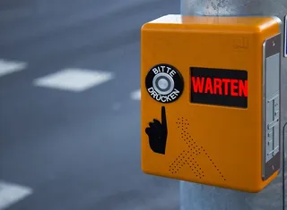 行人天桥，盲信号，斑马线，等待信号