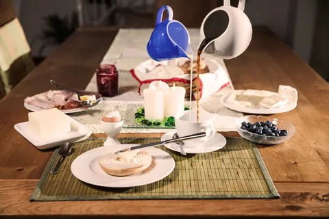 早餐，早餐桌，咖啡，咖啡壶