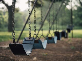 秋千，放荡的人，游乐场，学校，休会，乐趣，公园