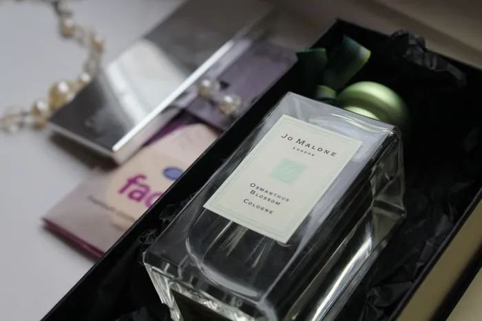 化妆品,葡萄酒,对讲机,护肤品,包装袋/盒,桌上香水