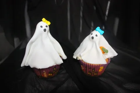 带上Heluvin，Buu，纸杯蛋糕