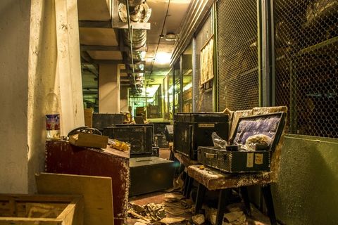 ker堡，被遗弃，箱子，挖