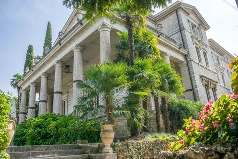 Villa Cortine Palace,锡尔苗内,加尔达湖,意大利 Villa Cortine Palace,锡尔苗内,加尔达湖,意大利