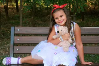 女孩，泰迪熊，泰迪熊，银行，弓，微笑，儿童