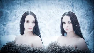 在冬季森林女友的肖像