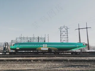 工业，飞机，火车轨道，电力线