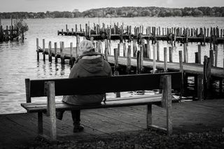 银行，湖泊风景，水机，坐，休息，休息，人类，女人，Web