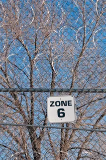 *，*，拘留，篱笆，电线，带刺，金属