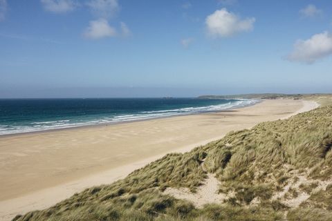 海洋,天空,湖泊,风景,树,英国康沃尔郡的Gwithian海滩
