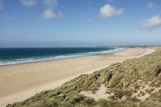 海洋,天空,湖泊,风景,树,英国康沃尔郡的Gwithian海滩