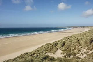 海洋,天空,湖泊,风景,树,英国康沃尔郡的Gwithian海滩