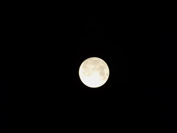 月亮，夜晚，天空，黑暗，黑色，月光，场景