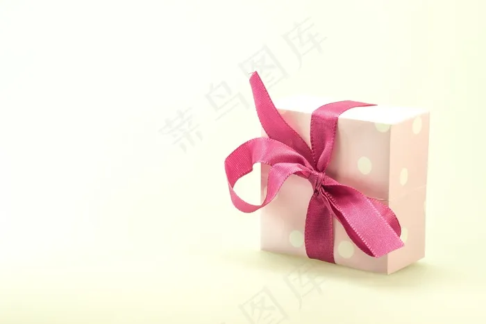 礼品盒,高档礼盒,发卡,礼盒,头饰,用红丝带白色背景上的礼物