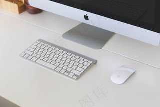 吸顶灯,柜子,室内一角,一体机,屏幕截图,一流的办公计算机imac