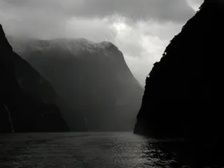 山，河流，有雾，薄雾，黑暗，水