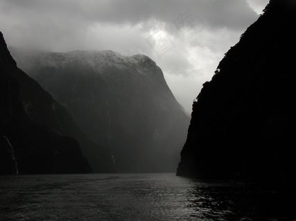 山,河流,有雾,薄雾,黑暗,水 山,河流,有雾,薄雾,黑暗,水