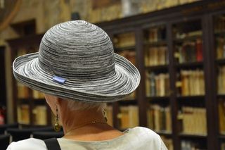 草帽,硬草帽,沙滩帽,遮阳帽,爵士帽,草帽的高级女子