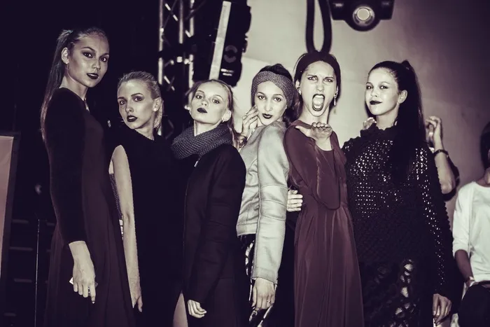 模型，女孩，连衣裙，视图，美女，黑暗的背景