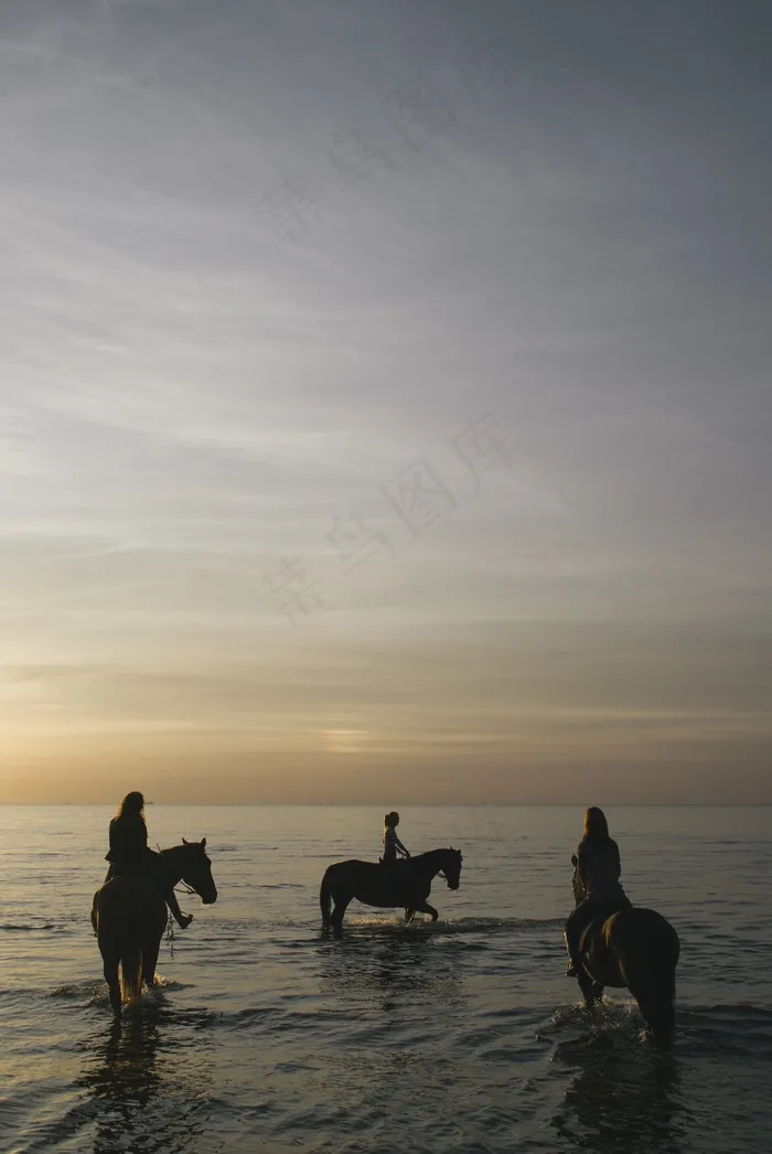 屏幕截图,海洋,卡通动漫人物,湖泊,图画,骑马的女孩