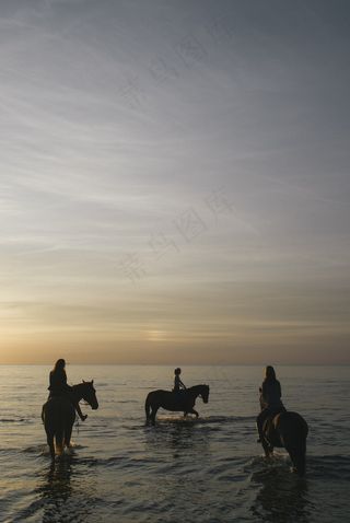 屏幕截图,海洋,卡通动漫人物,湖泊,图画,骑马的女孩