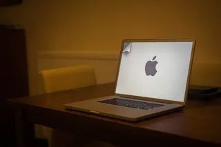 笔记本电脑，电脑，Macbook，苹果，书桌，桌子