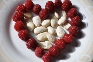 心，杏仁，覆盆子，甜菜，甜点，素食主义者