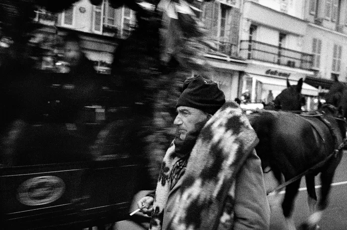 卡通动漫人物,黑山羊,浏阳黑山羊,钢笔画,犊牛,人和马车在大街上的黑白图像