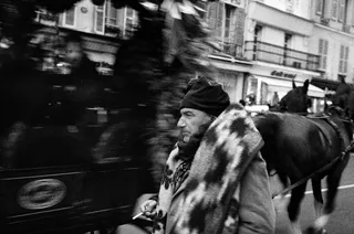 卡通动漫人物,黑山羊,浏阳黑山羊,钢笔画,犊牛,人和马车在大街上的黑白图像