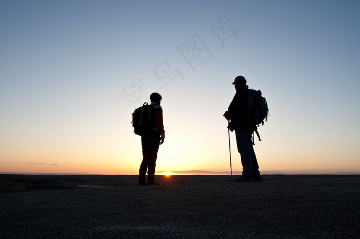 徒步旅行者，剪影，日落，暮光之城，黄昏，太阳，天空