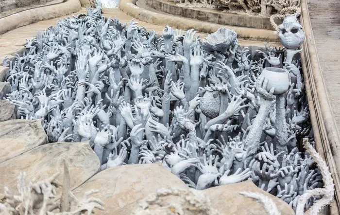 白寺，泰国清莱，挣扎的手