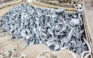 白寺，泰国清莱，挣扎的手